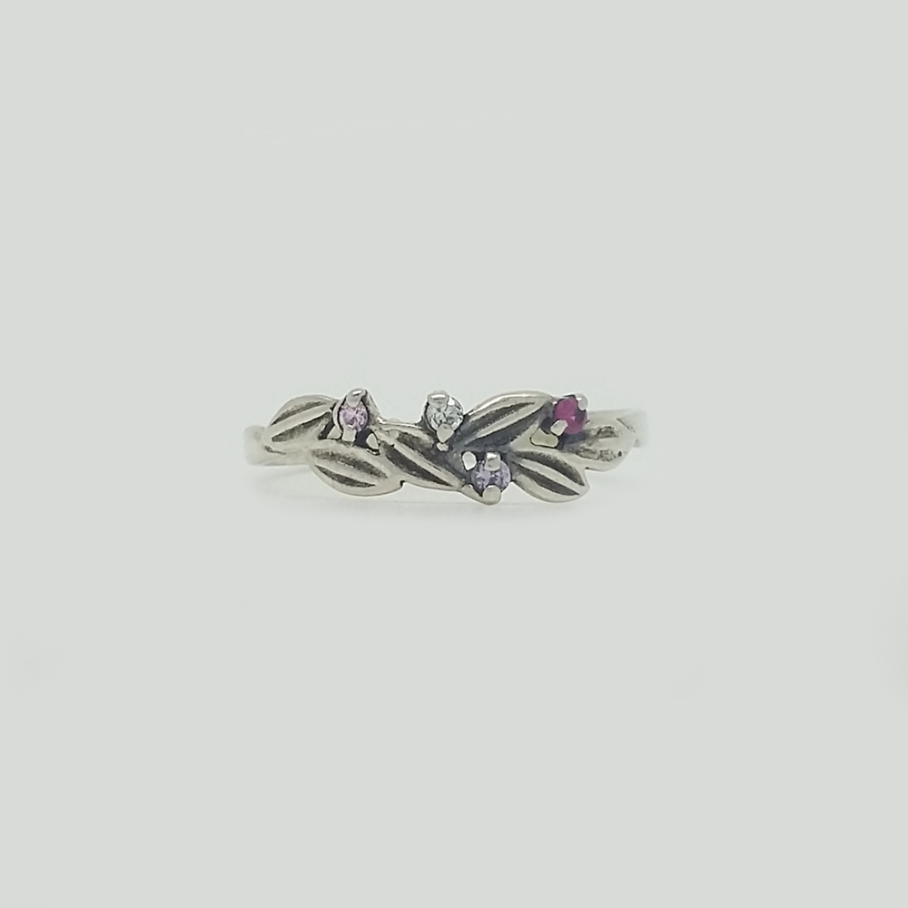Band Ring in Aged Silver with Leaves & Gemstones