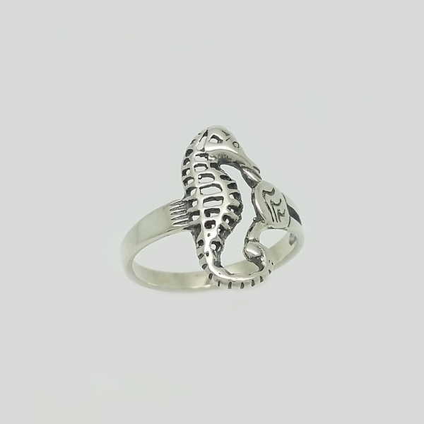 Hippocampus Ring in Aged Silver