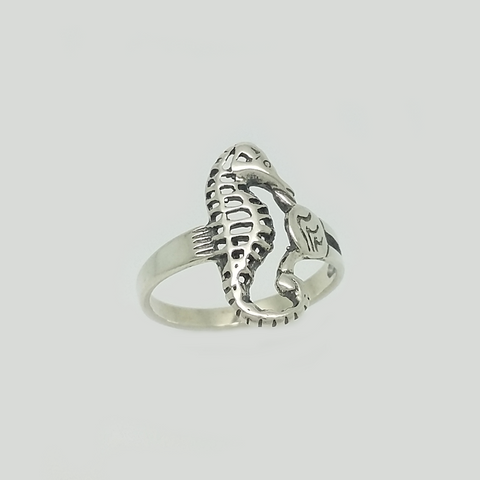Hippocampus Ring in Aged Silver