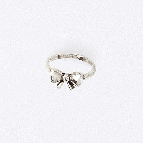 Bow Midi Ring in Aged White Gold Filled with Gemstone