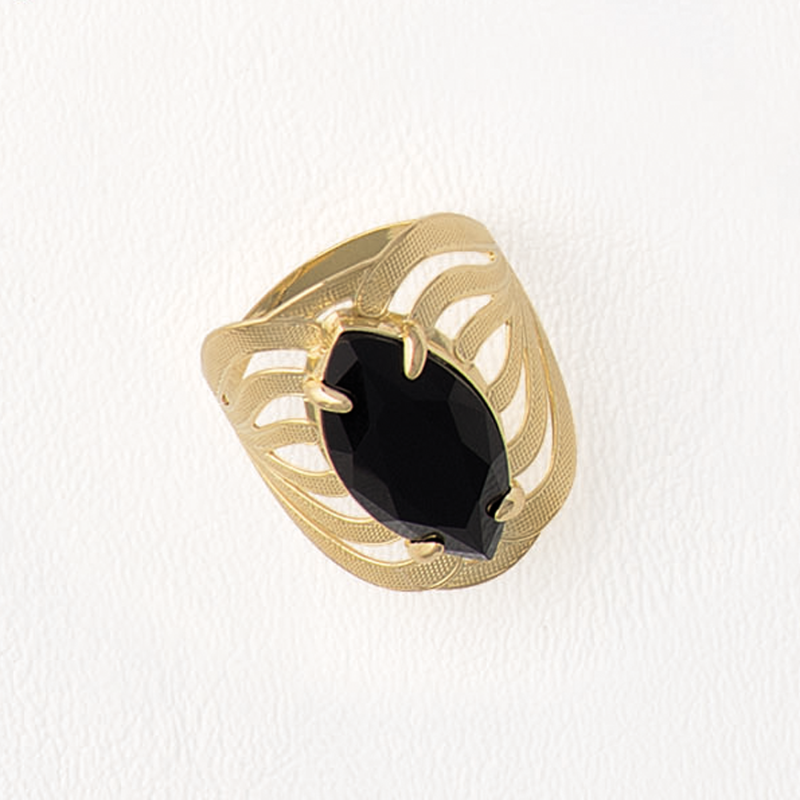 Ring in Yellow Gold with Black Gemstone